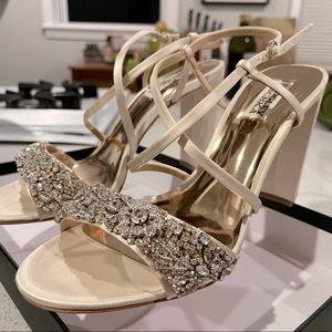 NWOT Badgley Mischka Carolyn Ivory / White Satin Block Heels for Wedding
